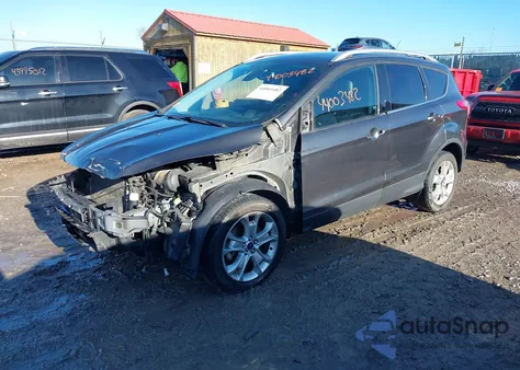 2015 Ford Escape Titanium z USA, uszkodzony, nr VIN 1FMCU9J91FUC02880